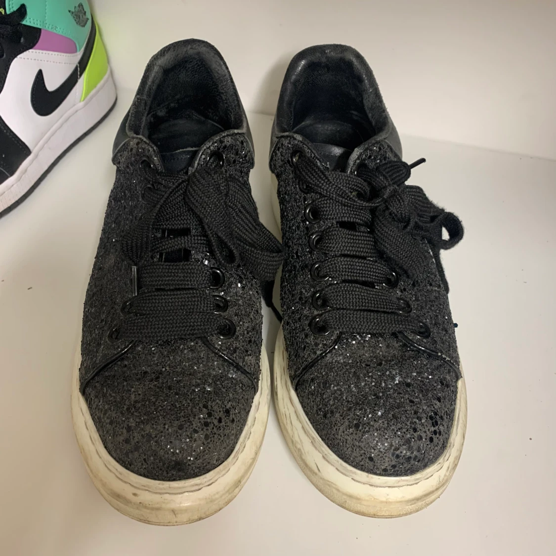 Alexander mcqueen glitter svart  - 90