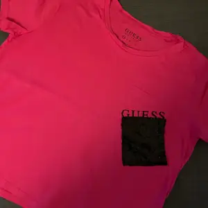 New guess tshirt, I worn once, size xs