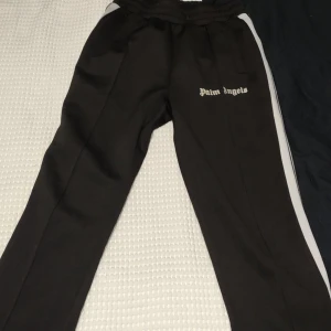 Palm Angels byxor  - Bra byxor sköna snygga 