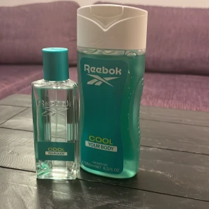 Reebok toalett redskap  - Säljer mitt helt nya Reebok toalett redskap.