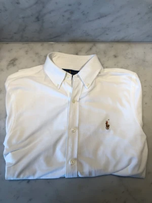 Ralph Lauren pike skjorta  - Nyskick, liten i storlek, nypris 1300kr! 