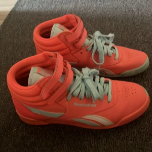 Skor - Skor från Reebok. Använd ett fåtal gånger.