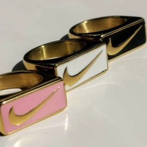 Svart/Guld✨ Nike 💍 😍✨ - Helt ny bara testad ☺️