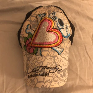 Edhardy keps - Sugen på att sälja min vintage ed hardy keps, vet inte riktigt vad  man kan ta för den så kom med rimliga peiser