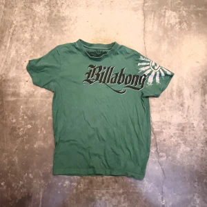 Billabong tröja - Tröja billabong storlek M. 3 FÖR 2 ALLA PRODUKTER på sidan. Betalar ej frakt och kan mötas upp i uppsala/stockholm. 