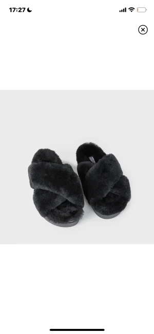 Inuikii tofflor - Så sköna mysiga svarta tofflor från inuikii🥰helt nya! 2000 nypris