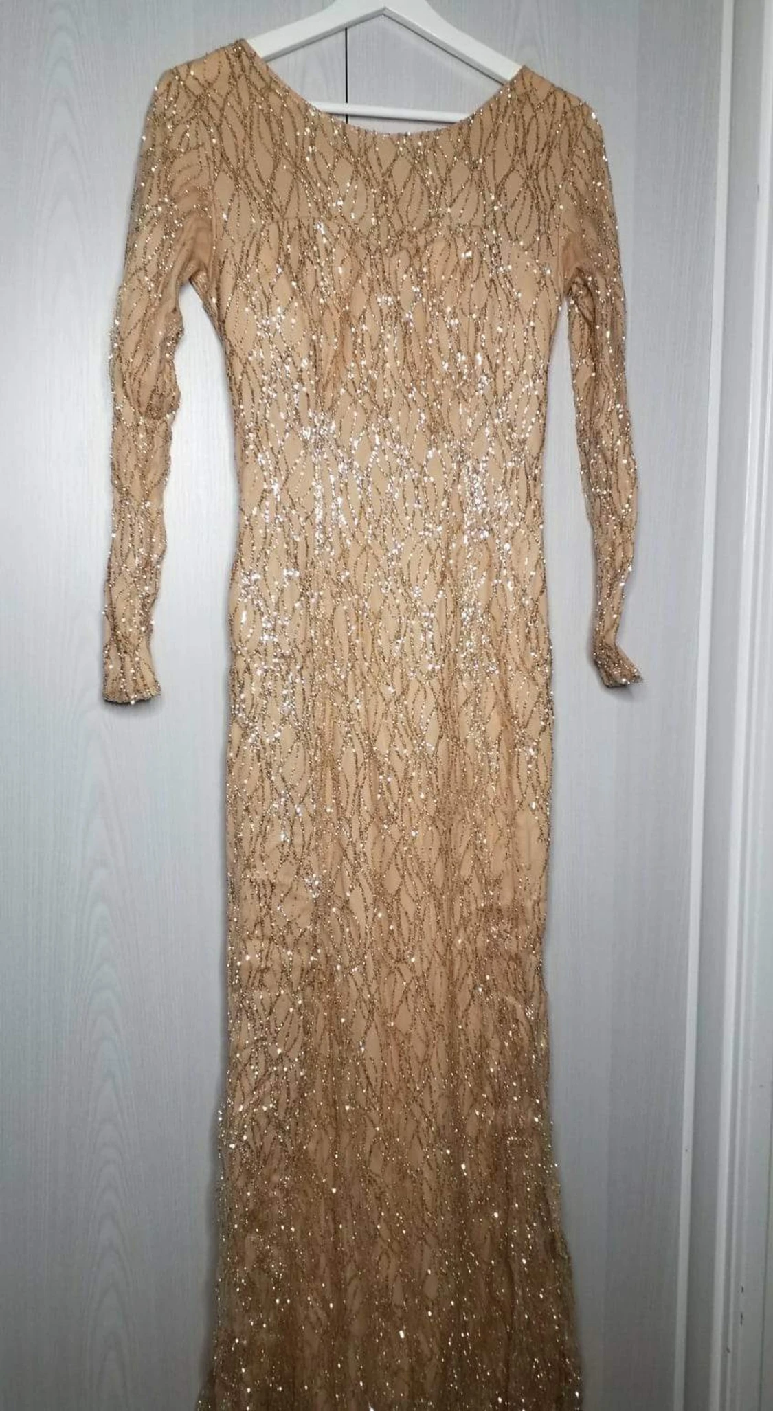 Klänning till kanske bröllop 