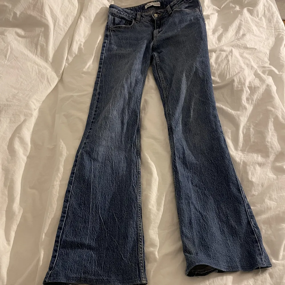 Super sköna och fina bootcut jeans!  Strl 36💕. Jeans & Byxor.