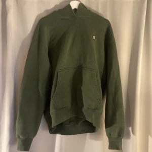 Polar Skate Co Hoodie Large - En väldigt tjock och skön hoodie från Polar. Köpt ifrån Junkyard för ck. 1000kr. Väldigt varm och lite oversize 👁️👁️