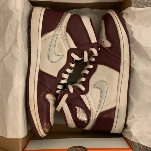 Nike Air Jordan - Jordans i storlek 44,5.  Köpta för 2200 säljer för 500. Köparen står för frakt 🤍