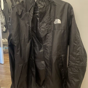 The North Face vindjacka  - Tunn vindjacka i strl XS. Nyskick. Kan skickas om köparen står för frakten 