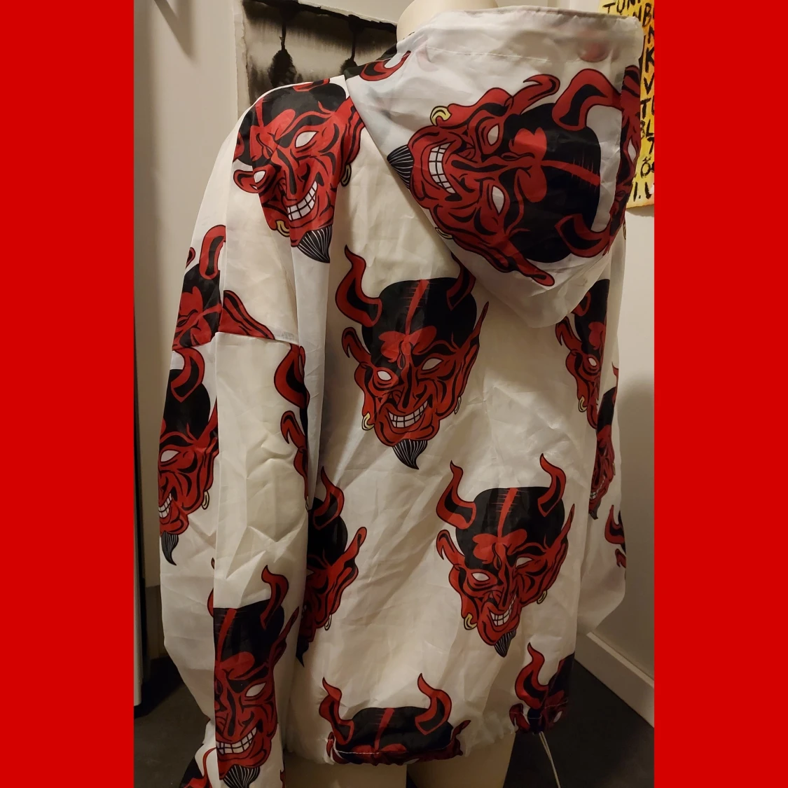 Tunn jacka med djävuls motiv  - 91