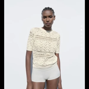 Zara tröja  - Säljer denna då den var för liten för mig, har därav ingen bild på💞 