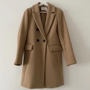 Kappa  - Superfin kappa från Stradivarius i strl xs men passar mig som brukar ha s, använt ett fåtal gånger men som ny! 