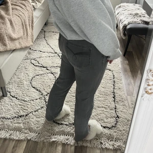 lågmidjade jeans - lågmidjade jeans från esprit, skulle säga att de passar en s/m