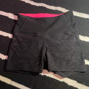 Svarta träningsshorts från H&M Aldrig använda  Storlek XS