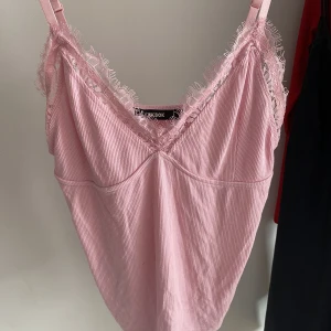 Rosa topp - Topp från bikbok endast testad, frakt blir 54kr! 💕