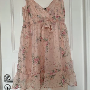 Miniklänning från bik bok - Super söt klänning från bik bok! Miniklänning som är perfekt från sommaren! Bra skick och super skön! 