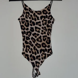 Ribbad body  - Fin ribbad Leo body,  Använd endast en gång 