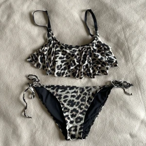 Bikini - Bikini med leopardmönster, köpt på GinaTricot för några år sedan. I fint skick!