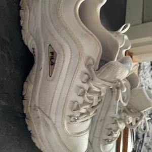Fila skor - Super fina, tvättas av köpare. Lite använda. 