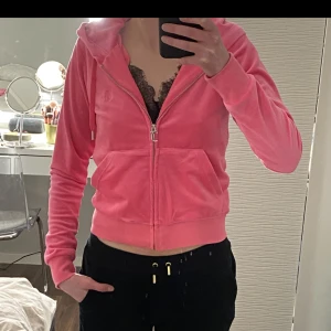 Juicy couture  - Äkta juicy couture sett i rosa. Använt men i nyskick
