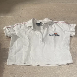 Ellesse tröja - Gullig ellesse magtröja strl xs. Endast använd 2 gånger. 