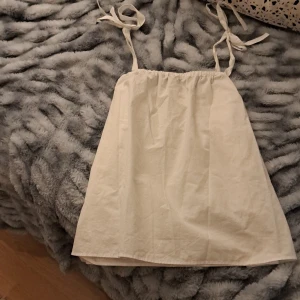 Sommar linne - Ganska bra för en solig dag man kan se igenom lite om man har nått svart under 