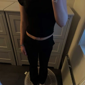 Kostymbyxor  - Kostymbyxor från bikbok i storlek 34, säljs då de inte kommer till användning längre💞