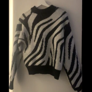  stickad tröja  - Använt denna några gånger bara 