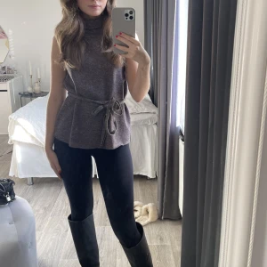 Topp från zara  - Jätte fin enkel topp från zara, men kommer tyvärr inte till användning. 