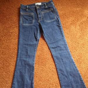 Flared blue jeans. Size 34. Waist 31,5cm. Hip 38cm. Leg length 97cm 