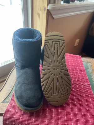 Äkta uggs - Jätte snygga mörkblåa uggs