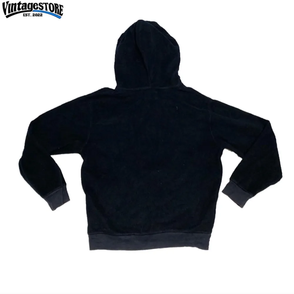 Säljer lite kläder från vårt UF företag. Storlek M. Materialet är lite ”fleece” aktig. Mörkblå. Hoodies.
