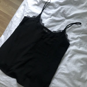 Spetslinne - Säljer nu detta fina linne💗 De kommer inte till användning. Skriv för fler bilder och frågor m.m💗 