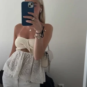 finaste zara tröjan  - Fin trendig tröja från zara passar till utekvällar , fester , vardagen och allt möjligt.