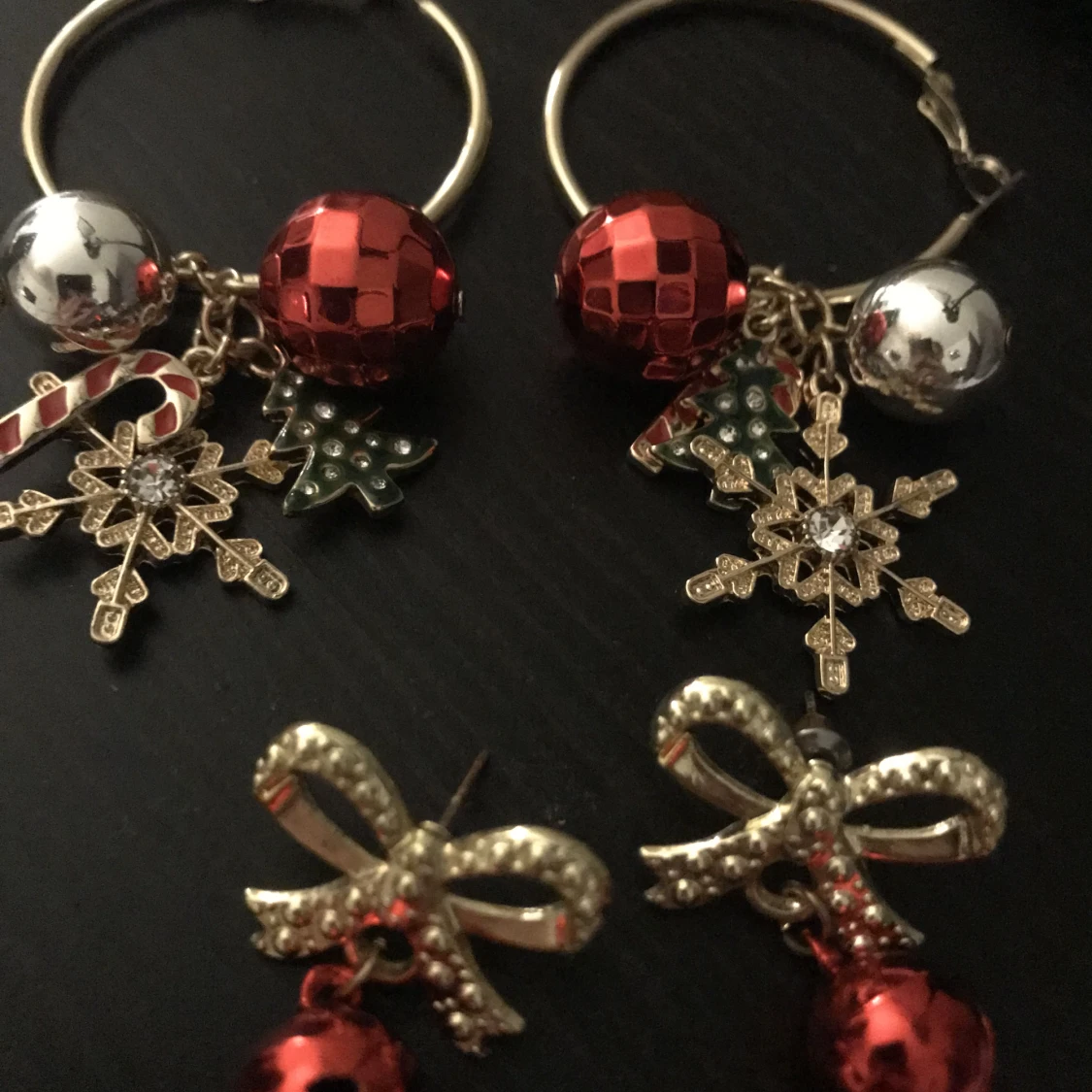 Två par julörhängen