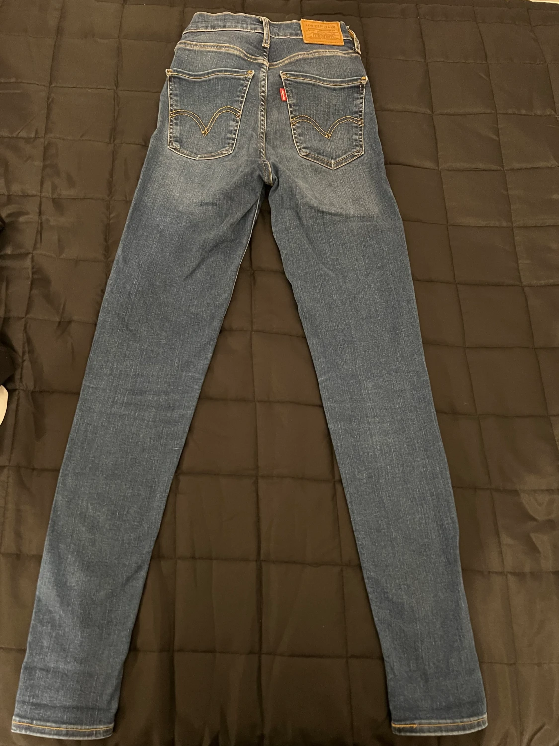 Blåa Levis jeans i storlek 24 - 91