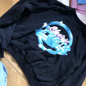 Sweatshirt  - Sweatshirt från h&m, endast använd 3 gånger. Frakt tillkommer på 50kr. 