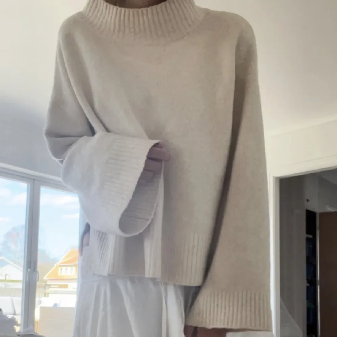 Cremevit stickad tröja från pullandbear - 91