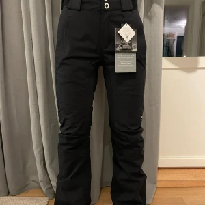 Dope täckbyxor - Helt nya dope täckbyxor med lappen kvar. Nypris 1599kr