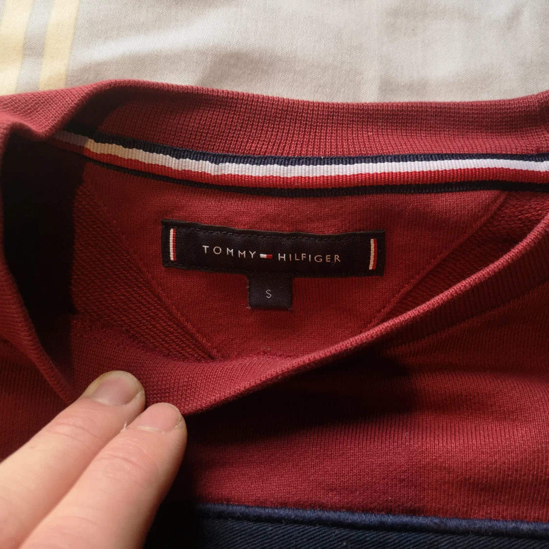 Tommy Hilfiger  - 90