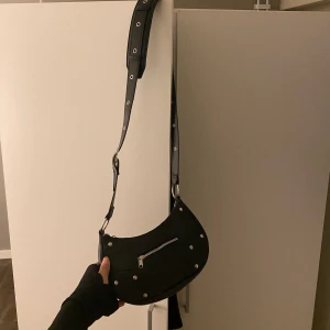 Axelväska  - Axelväska från h&m