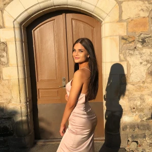 Balklänning  - Använd endast en gång! Stilren och elegant 