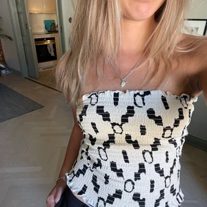 Mönstrad bandeau topp - Så fin mönstrad bandeau topp! Perfekt till sommaren med egentligen vilken underdel som helst😍