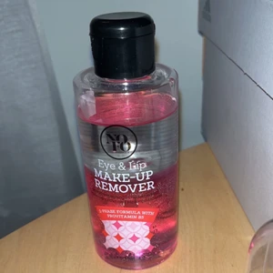 Sminkborttagning  - Sminkborttagning för ögon och läppar. Använd ca 1 gång, säljer för att den aldrig kommer till användning. 20kr+frakt 