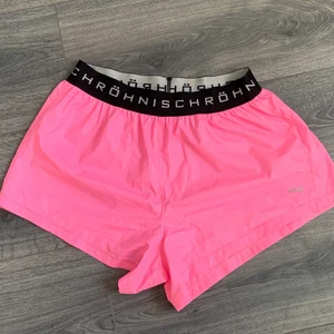 Träningsshorts från Röhnisch - Rosa träningsshorts från Röhnisch i storlek S. Endast använda fåtal gånger💫