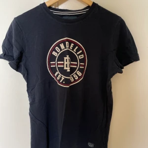 Bondelid - Använt skick, marinblå.