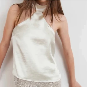 Festtopp - Säljer denna super fina topp från Gina , passar till någon fin middag Eller fest❤️