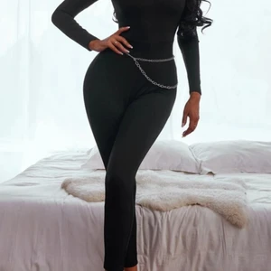 Jumpsuit  - Svart jumpsuit i strlk S från Shein